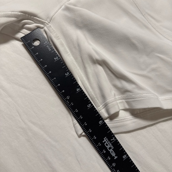 Lululemon Align Shorts White Size 6- 6 inch inseam - Picture 5 of 6